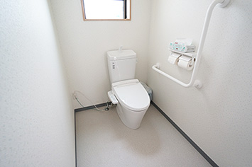 ひまわり福祉会「グループホーム真樹園」トイレ